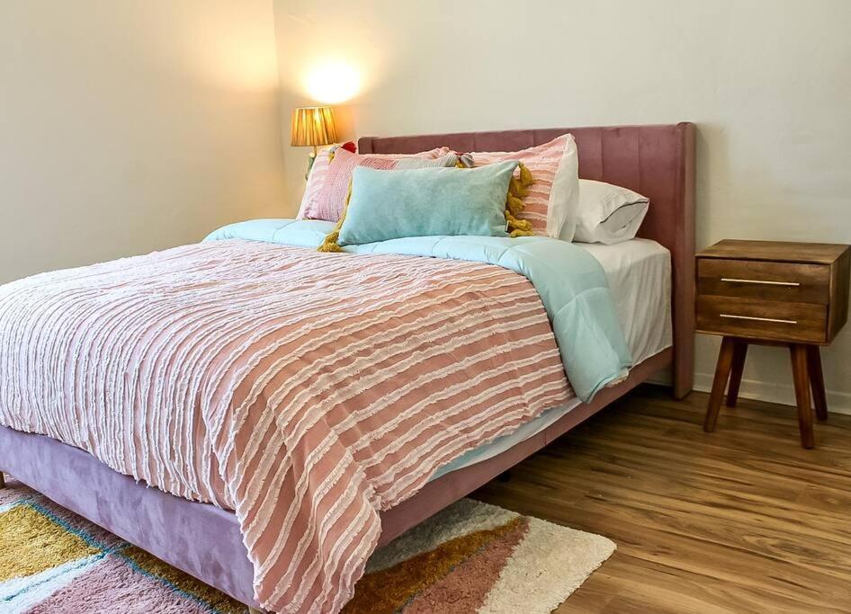 Newly Remodeled Midcentury Pink Flamingo Casa Villa Phoenix Exteriör bild